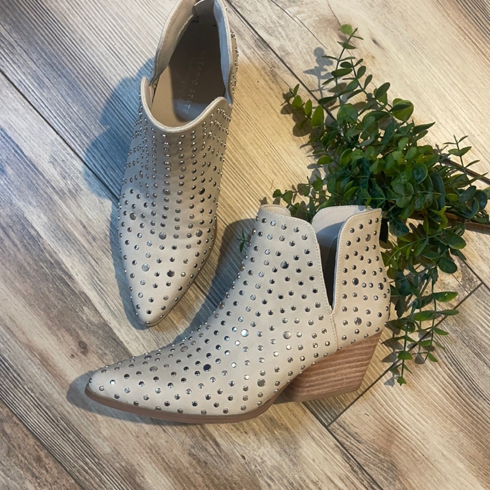 Altar’d State-Pointed Toe-Studded Nude Blonde Ankle Bootie-Size 6